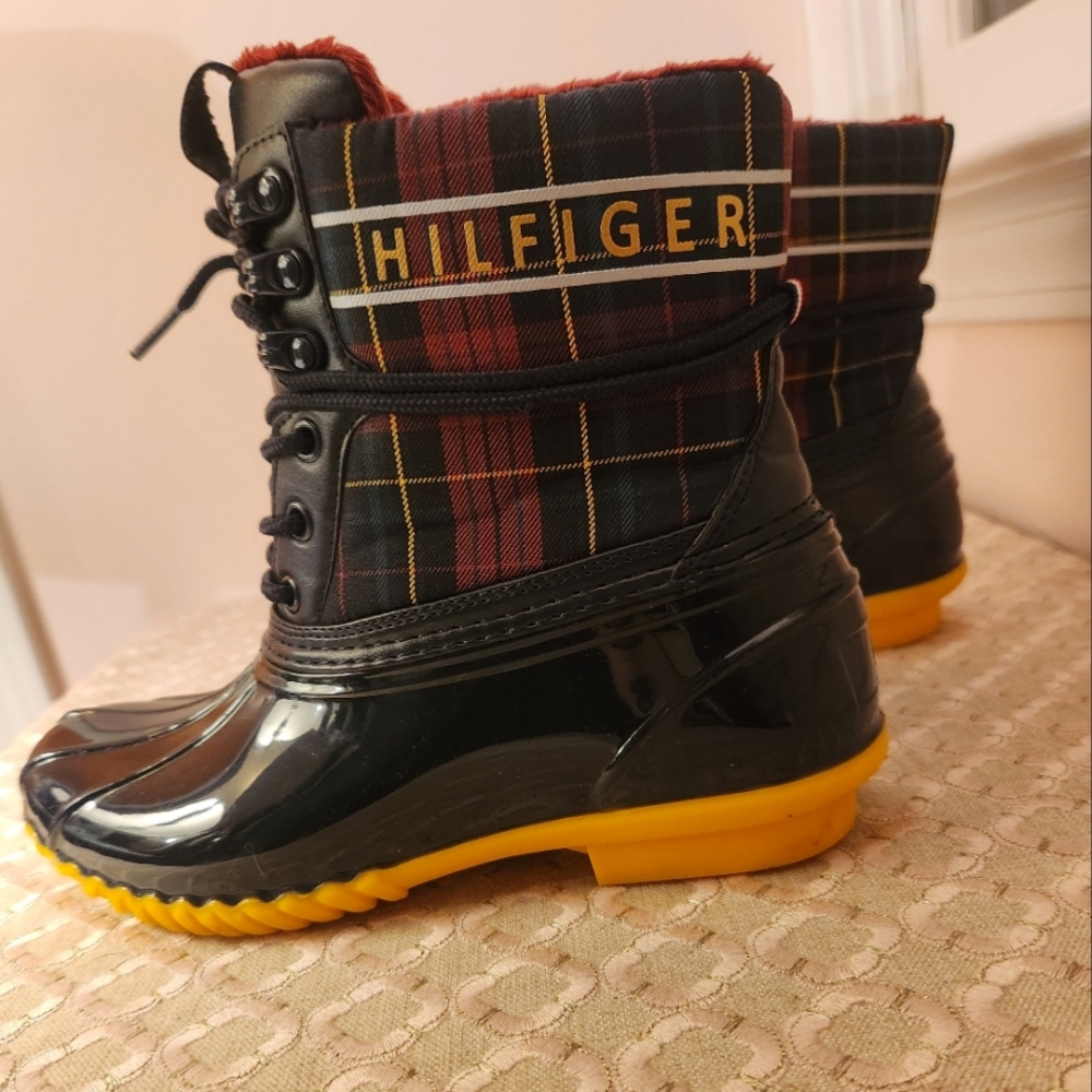 NIB Tommy Hilfiger Women's Hessa Duck Boots Size 7, Navy - Picture 5 of 10
